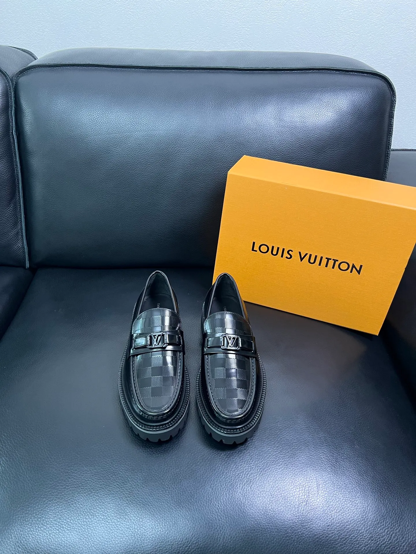 Men's shoes 💰780 Lv top purchasing Louis Vuitton leather shoes counter synchronization, uppers imported from Italy, imported water-dyed cowhide lining, soles: original soles specially provided by the original factory, original factory follow-up goods, high quality, welcome to compare, code number 38-44 (customized 45) 85842